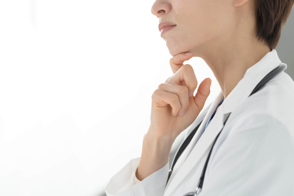 30代医師(医者)の平均年収は1,000万円？割に合わない？他の年代と比べた給料や高年収を目指す方法を解説 | 【医師求人】関西の医師 転職に強いメディカルキャリアナビ