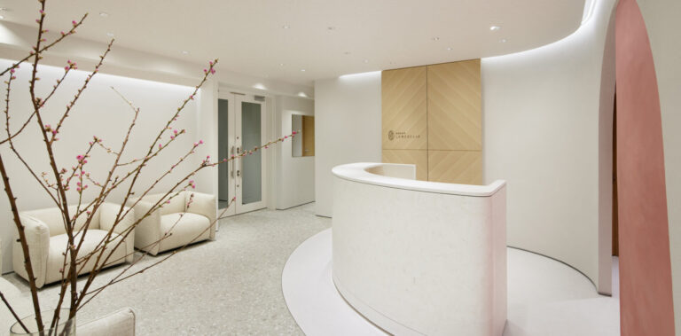 週1～勤務可／心斎橋×美容注入｜明確な昇給制度あり｜非常勤の写真